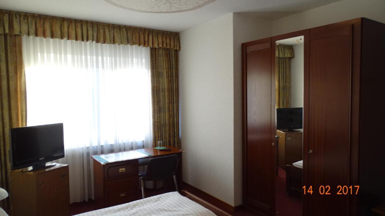 Bed & Breakfast Hotel Helga Hein Dusseldorf Exterior photo